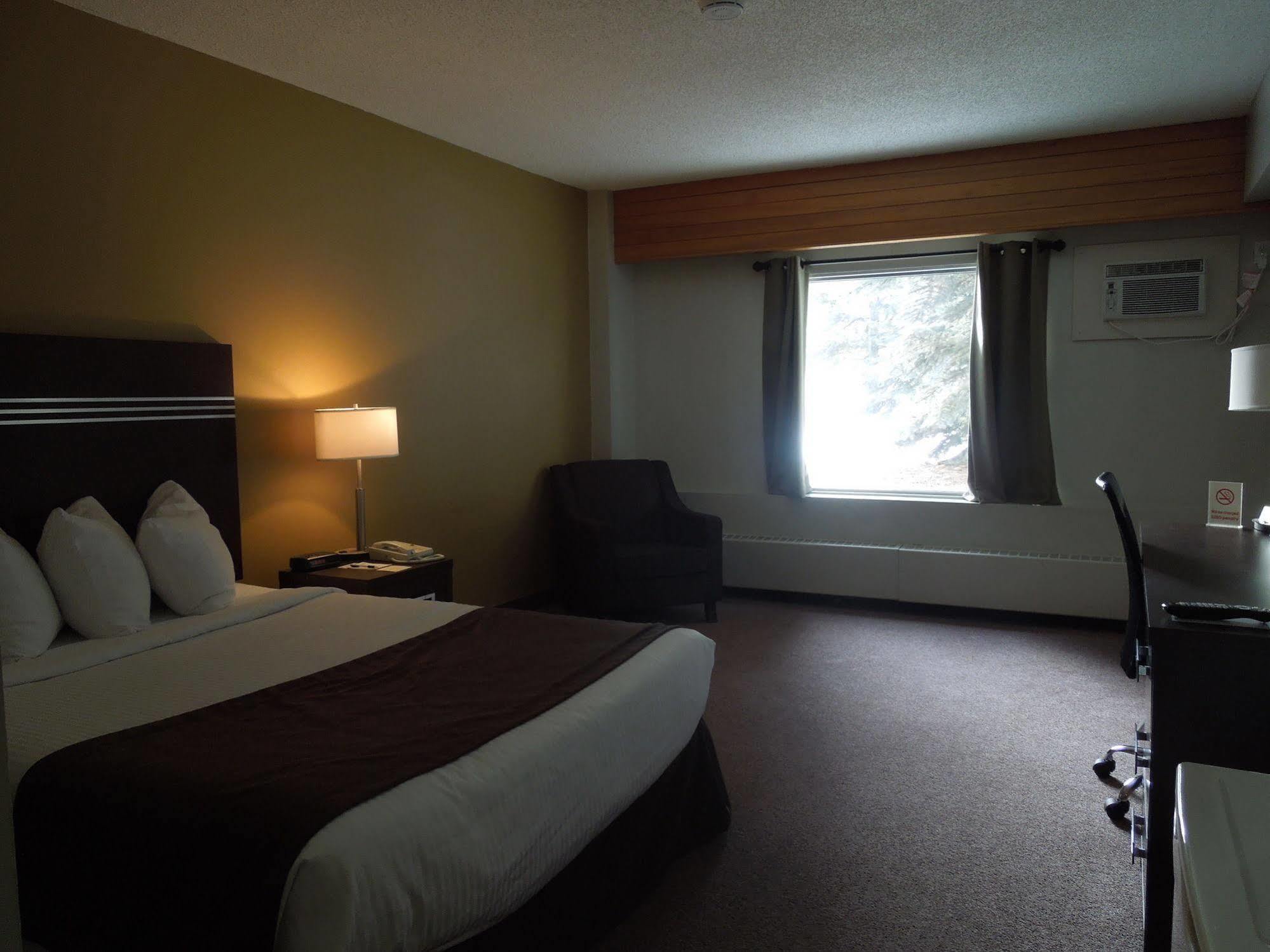 Walking Eagle Inn & Lodge Rocky Mountain House Buitenkant foto